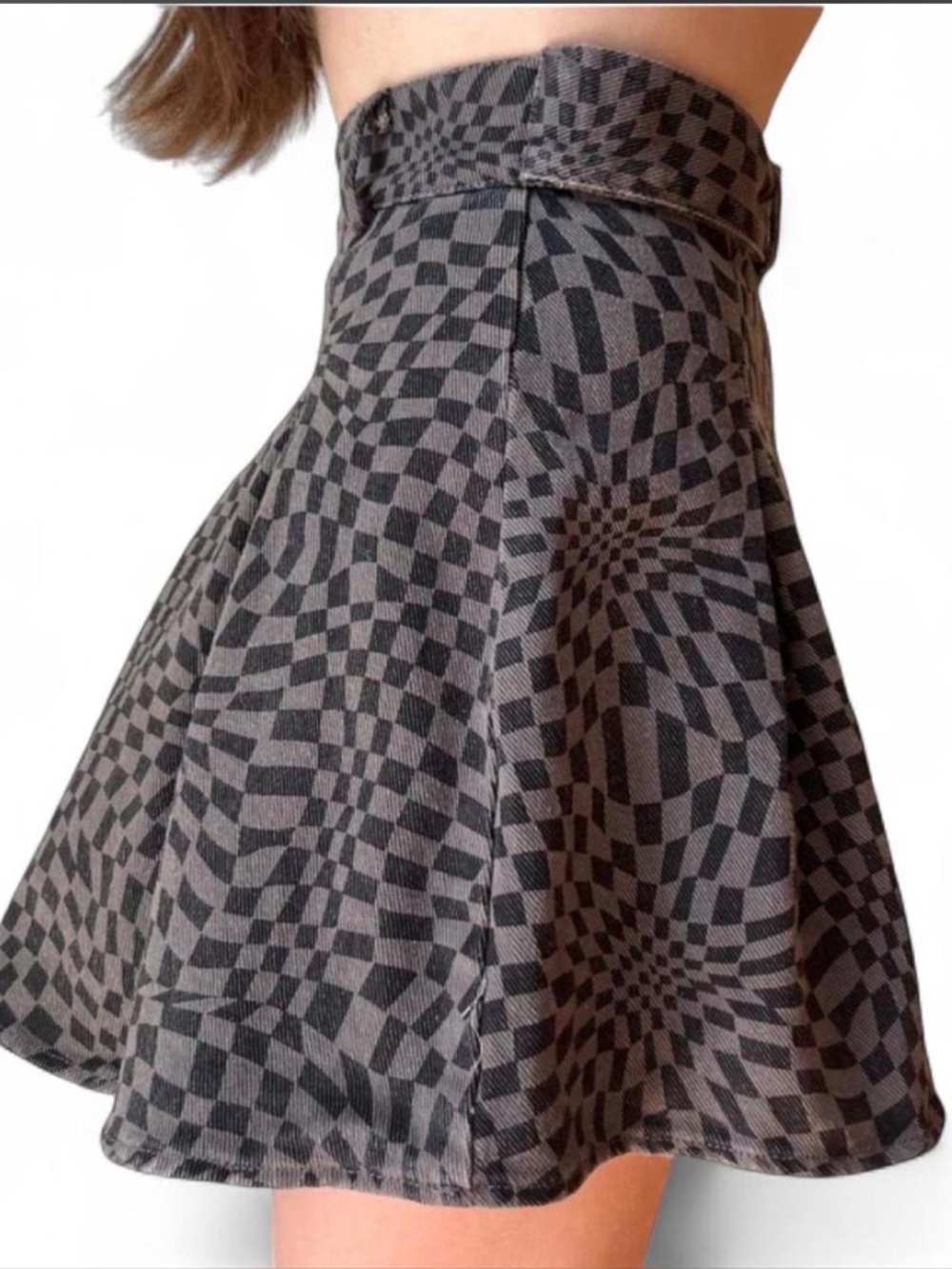 ANTHROPOLOGIE XS SK8ER Y2K GREY/BLK PLEATED MINI SKIRT W/PSYCHEDELIC PATTERN